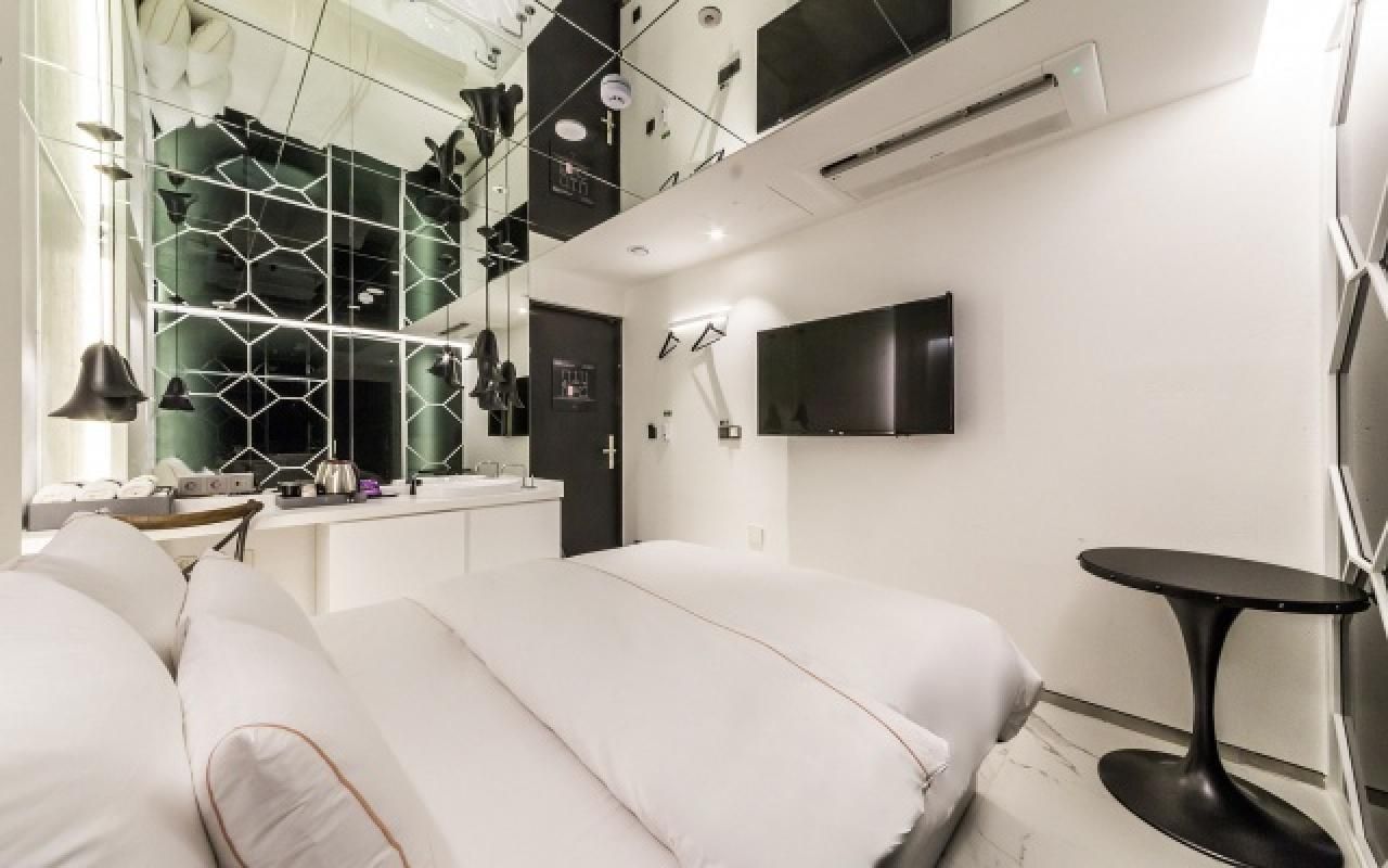 Event Room - No Parking Included, Check-In Mon-Thu 3:00 PM, Fri 6:00 PM, Sat 10:00 PM, Sun 6:00 PM