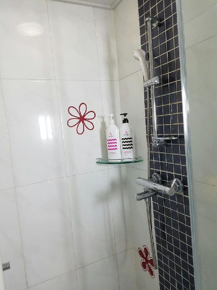 Sky Guestel Family Room 7