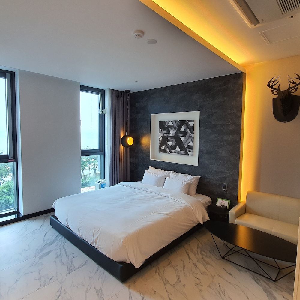 Hotel Laon Standard Double Room, Non Smoking, Partial Ocean View 2