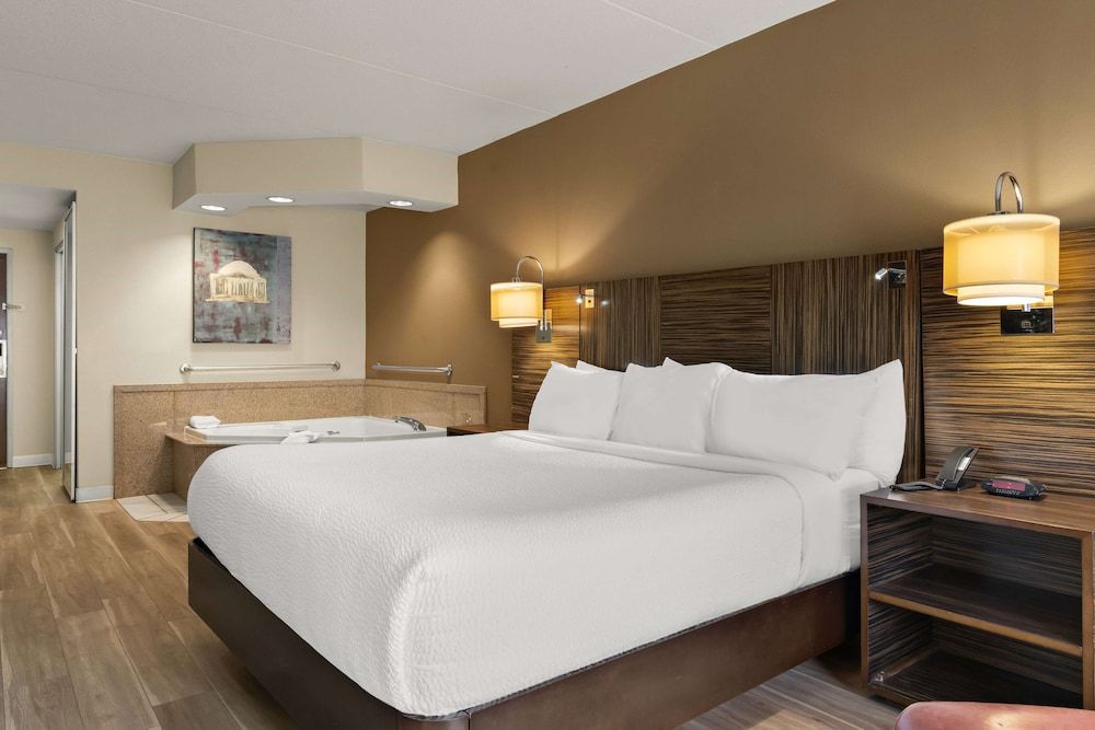 Room, 1 King Bed, Non Smoking, Hot Tub