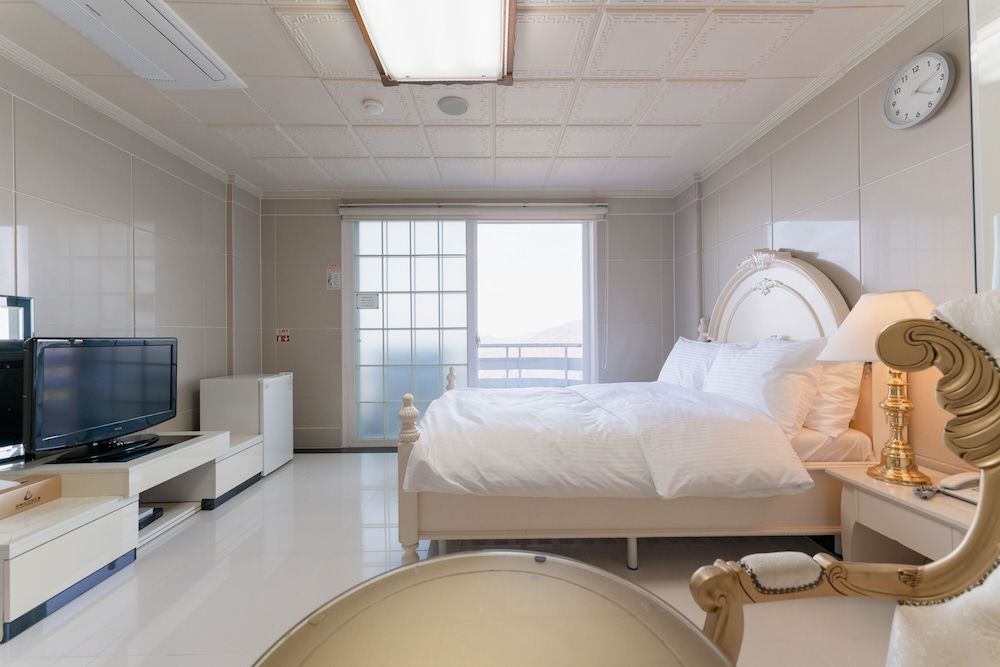 Gaya Hotel Standard Double Room 3