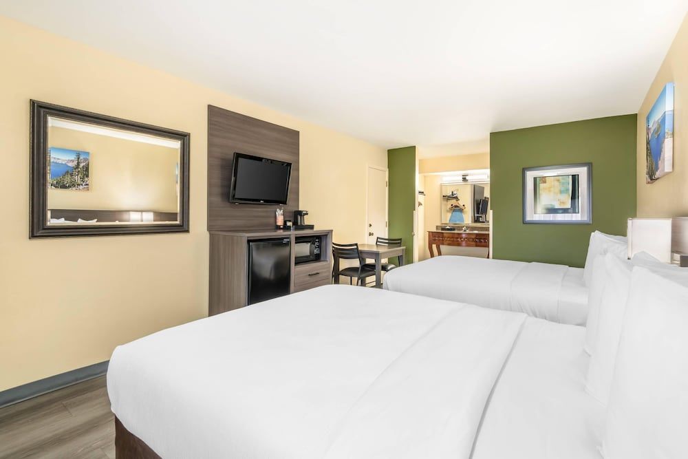 Standard Room, 2 Queen Beds, Non Smoking