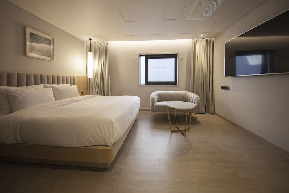 Yeonsan Hound Hotel Standard Double Room 3