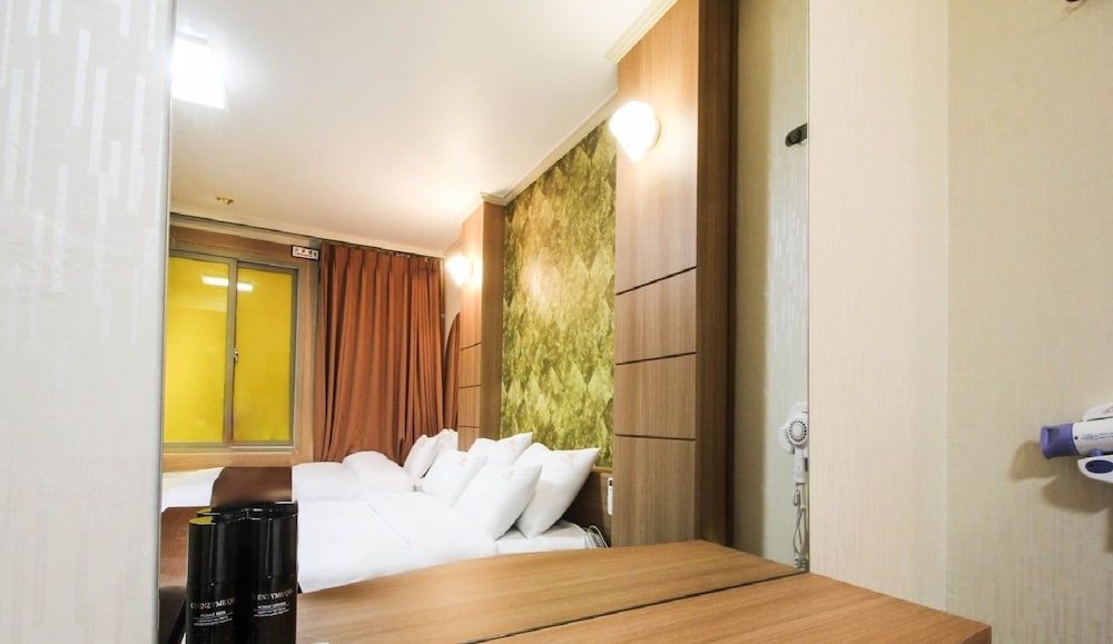 Uljin Grand Hotel Twin Room 2