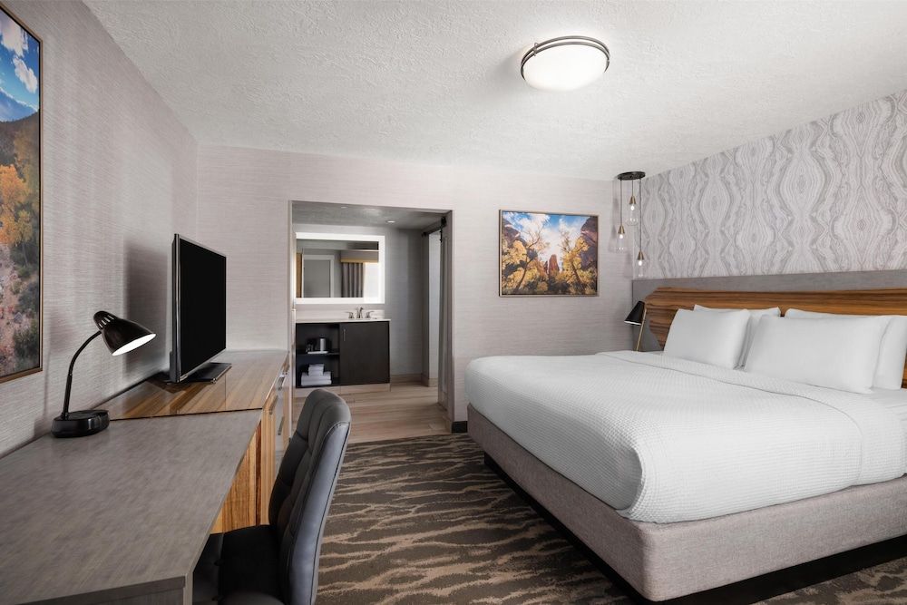 Standard Room, 1 King Bed, Non Smoking, Refrigerator & Microwave