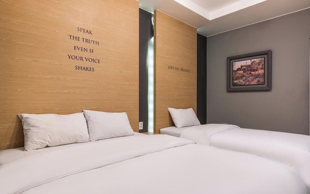 Rings Hotel Premium Twin Room 4