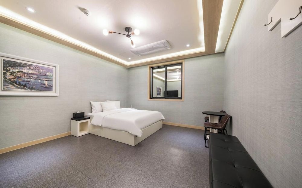 Rings Hotel Suite Room 6