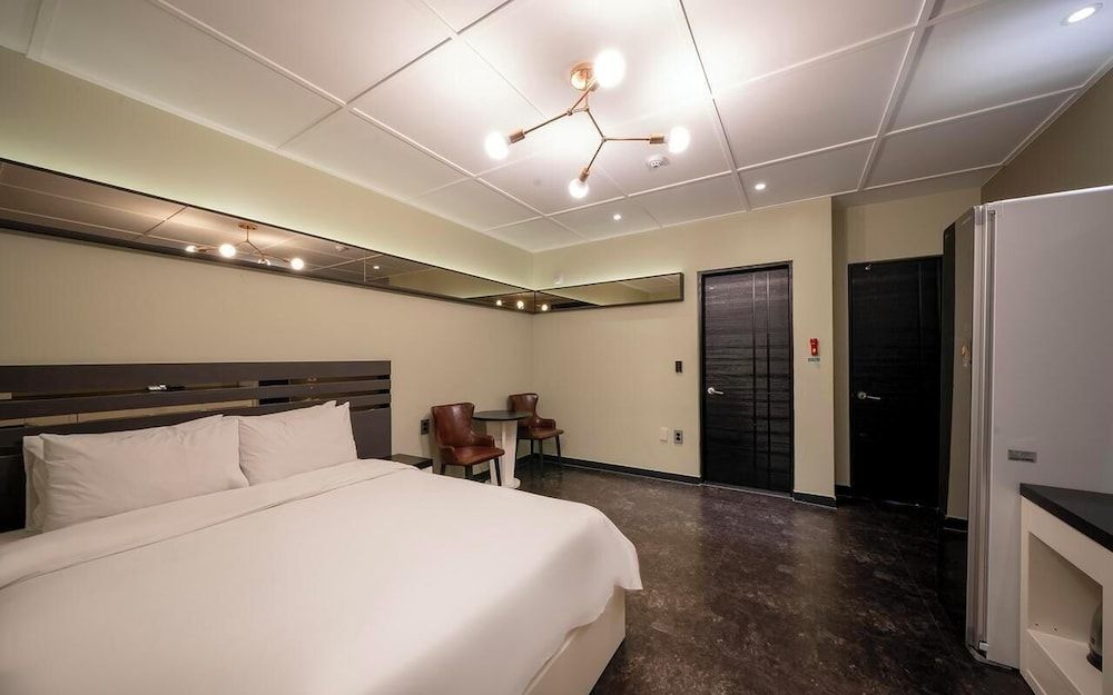 Rings Hotel Premium Deluxe Room 4