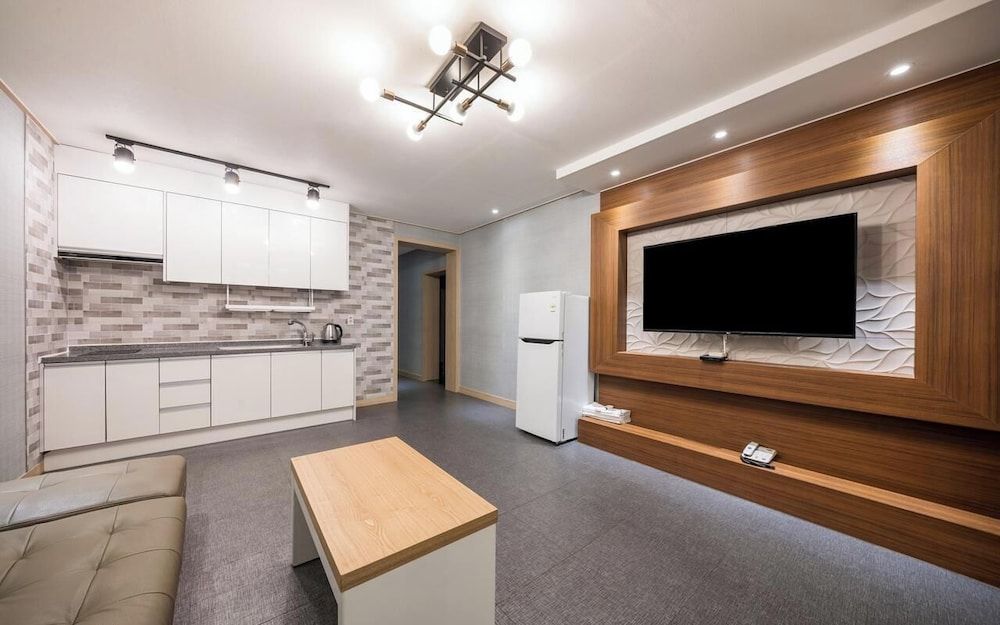 Rings Hotel Suite Room 15