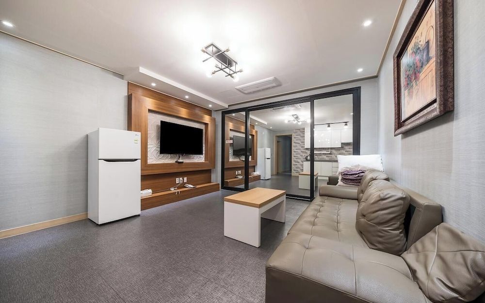 Rings Hotel Suite Room 17