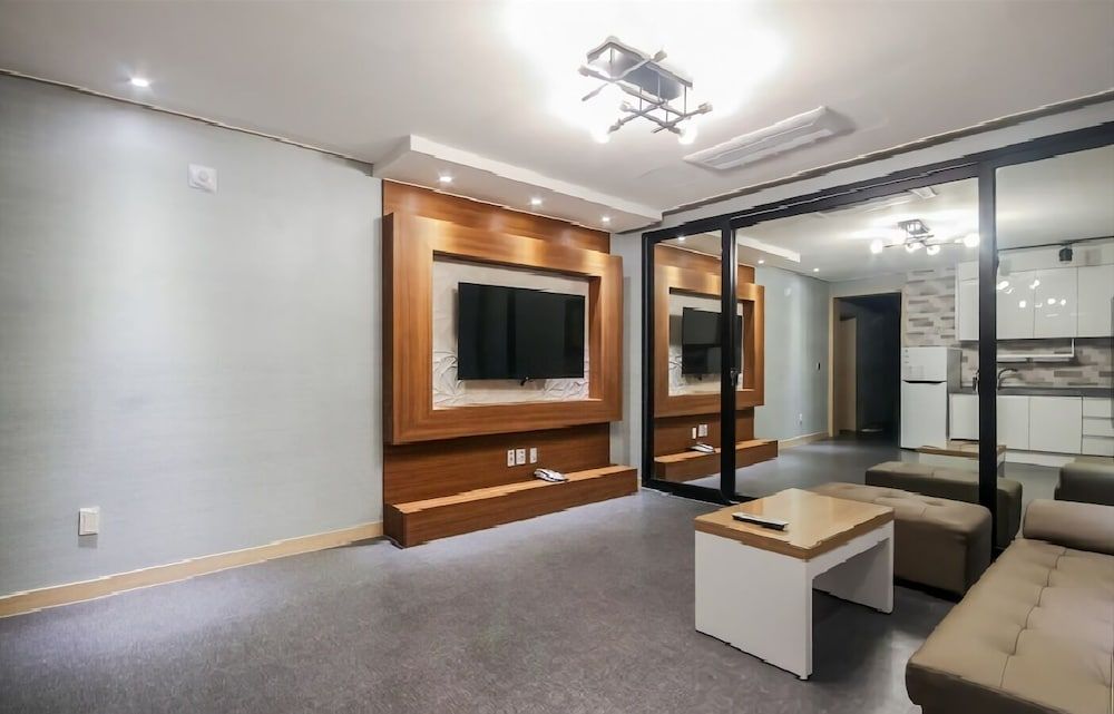 Rings Hotel Suite Room 10