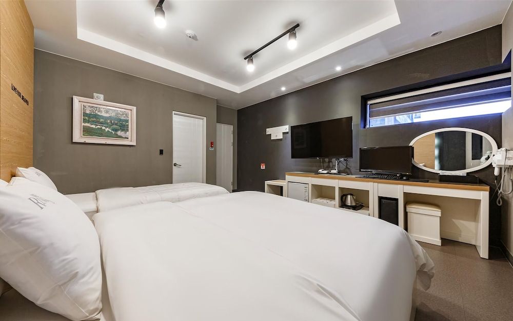 Rings Hotel Premium Twin Room 2