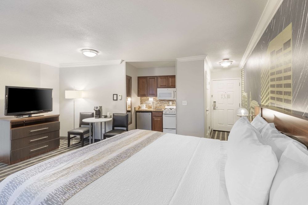 Standard Room, 2 Double Beds, Accessible, Kitchenette