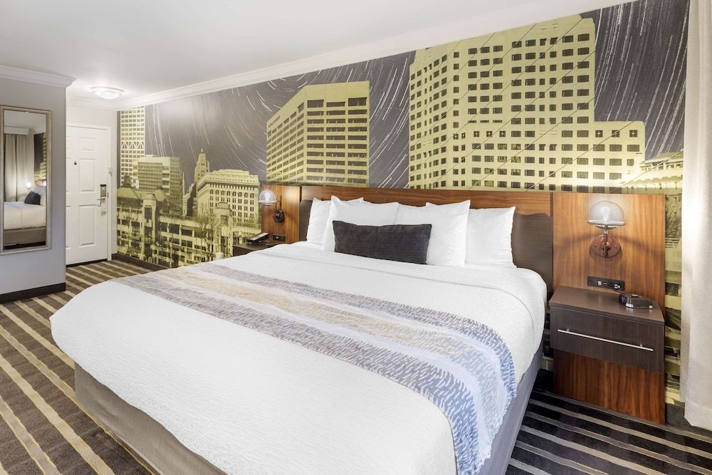 Standard Room, 1 King Bed, Non Smoking, Kitchenette