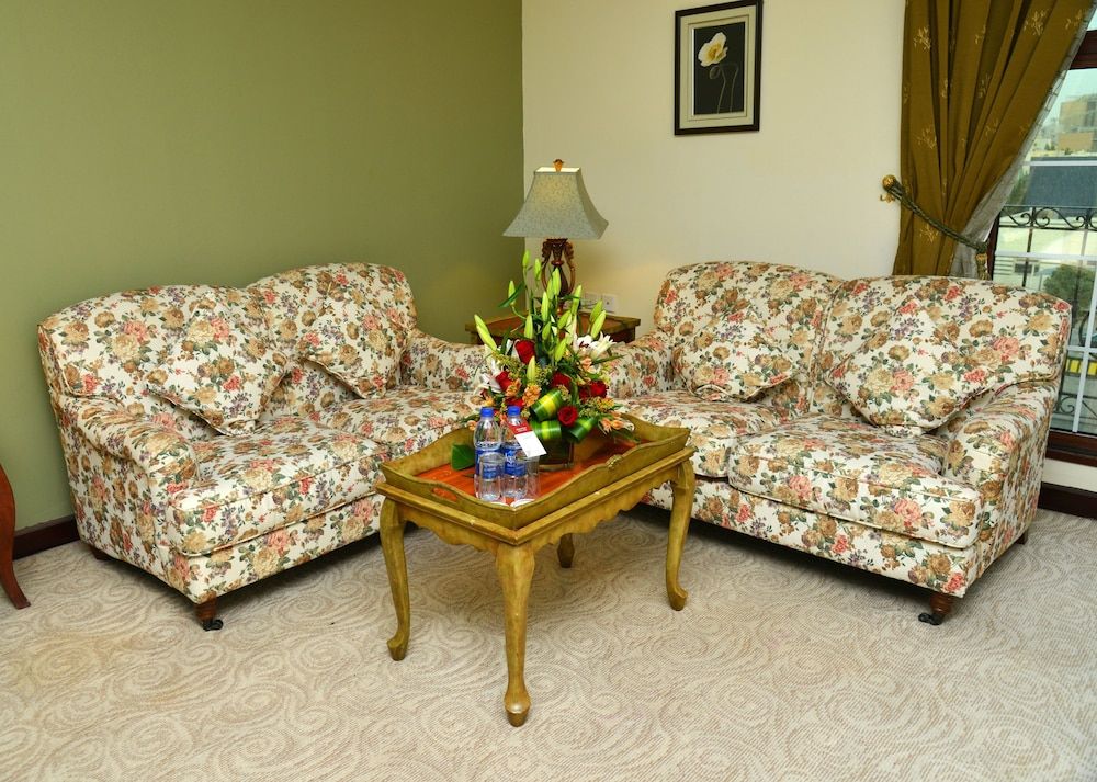 The Convention Center & Royal Suites Junior Suite, 1 King Bed 5