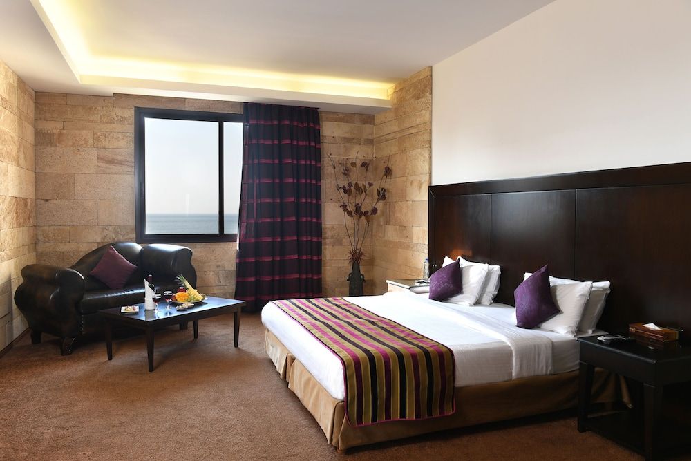 Reston Hotel Superior Room 2