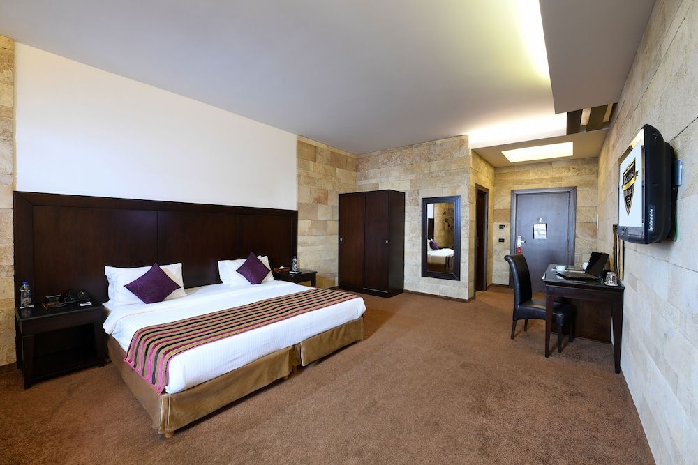 Reston Hotel Superior Room 3