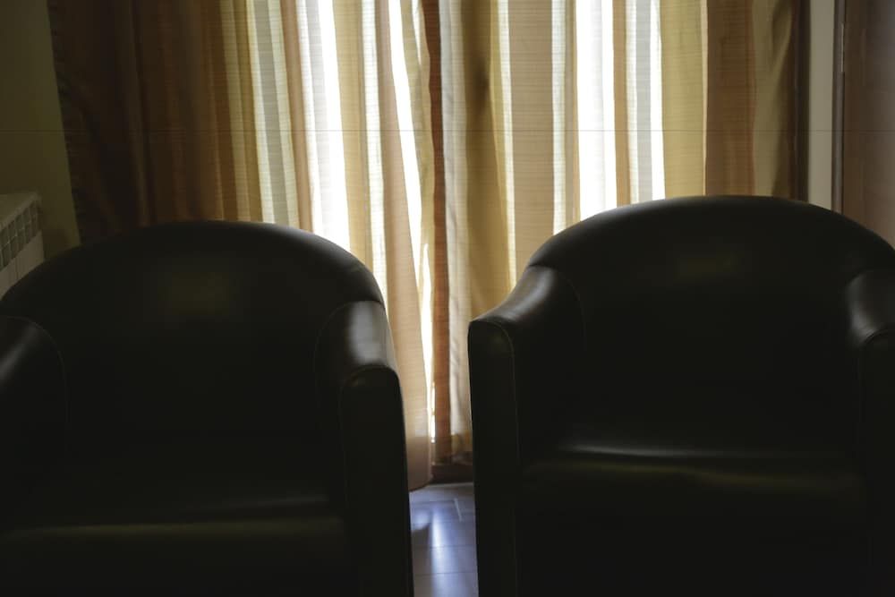 The Lodge Inn Hotel Deluxe Room, 2 Twin Beds, Mountain View, Slope side 3