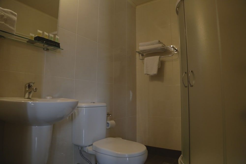 The Lodge Inn Hotel Standard Double Room, 2 Twin Beds 2