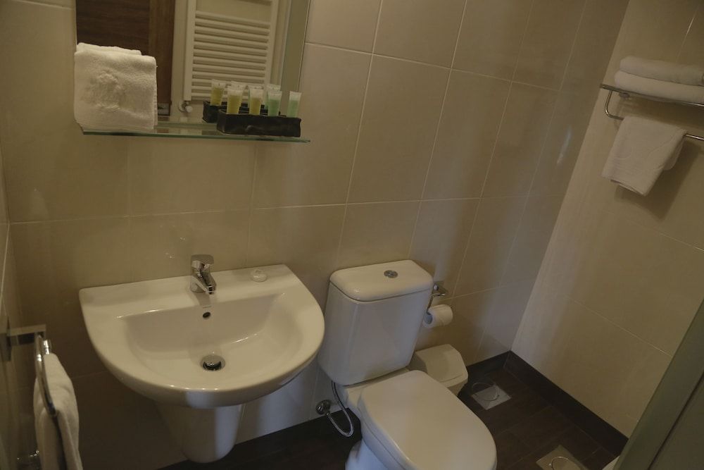 The Lodge Inn Hotel Standard Double Room, 2 Twin Beds 3