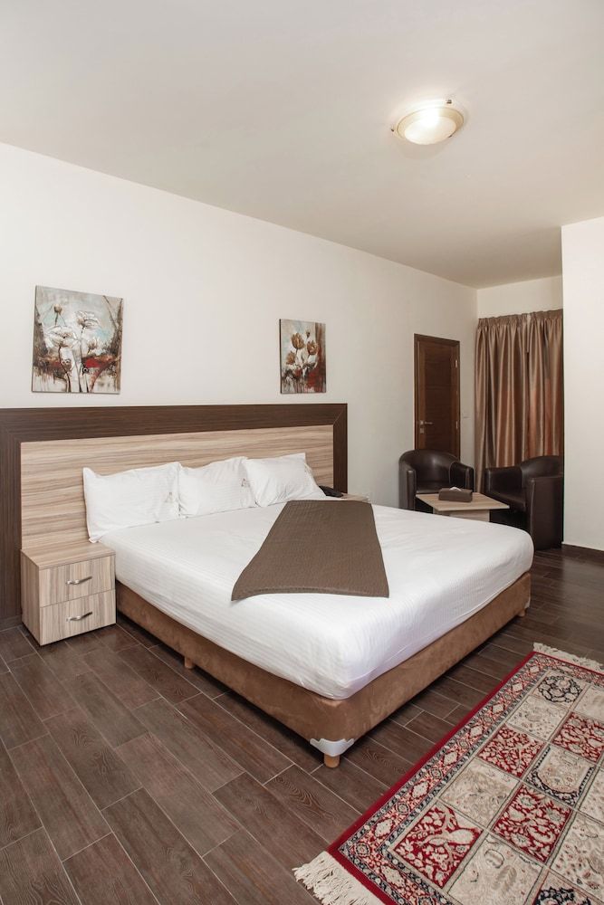 The Lodge Inn Hotel Premium Room, 2 Twin Beds, Balcony, Mountain View 3