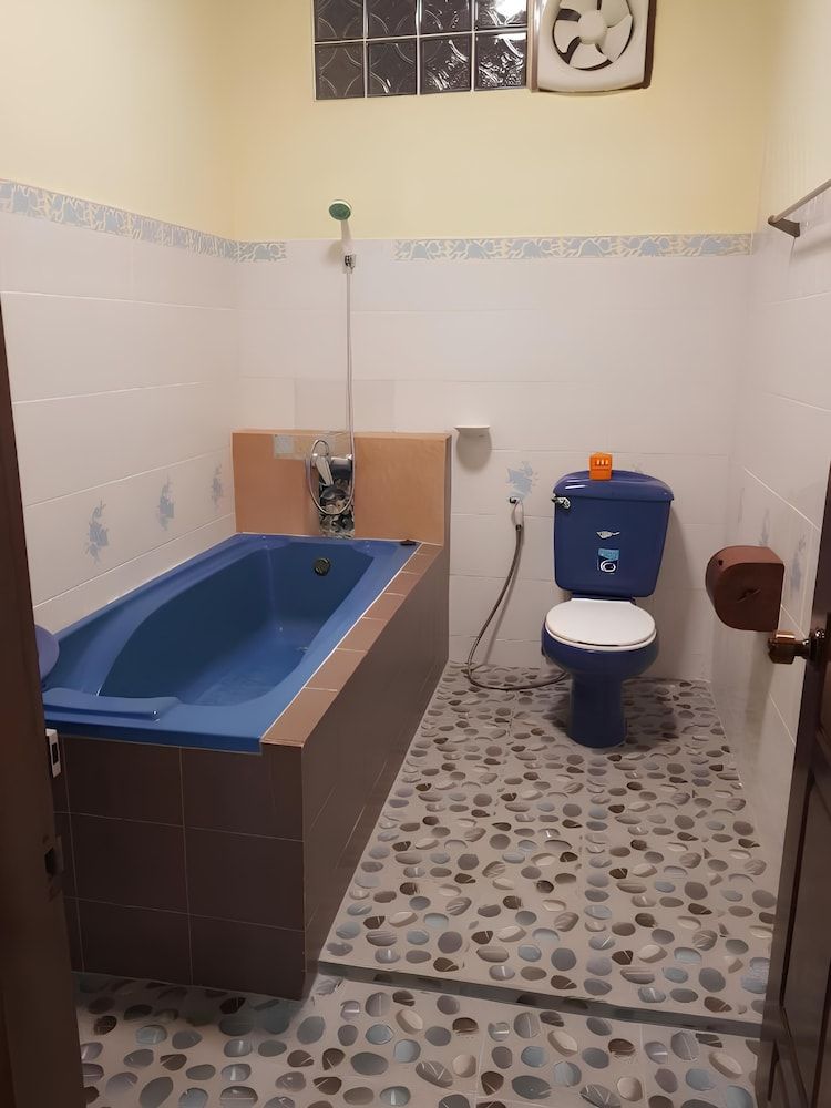 Sakura Hotel Deluxe Family room 4