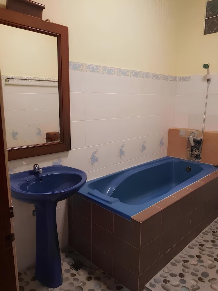 Sakura Hotel Deluxe Family room 5