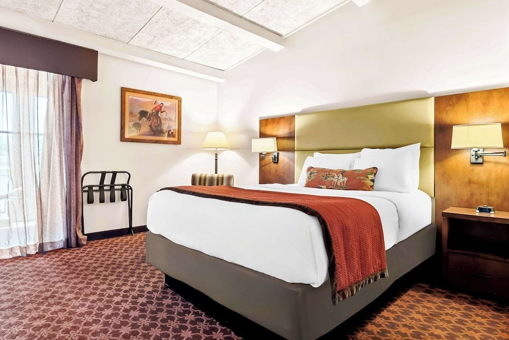 Best Western Outlaw Inn Standard Room, 1 Queen Bed, Non Smoking, Refrigerator & Microwave 3