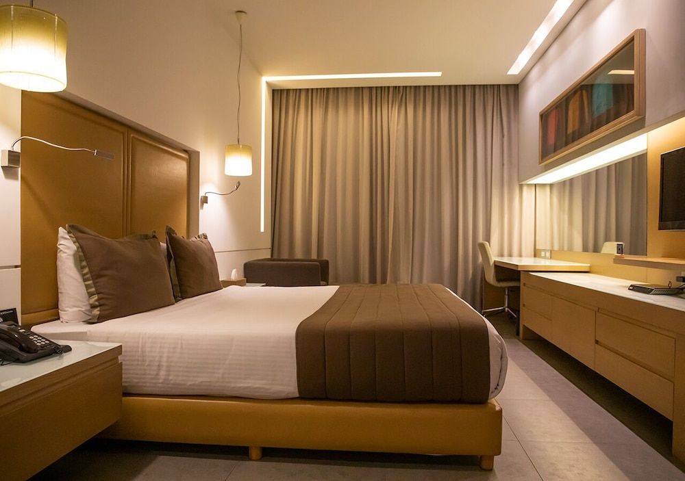 undefined Saifi Suites Hotel 5