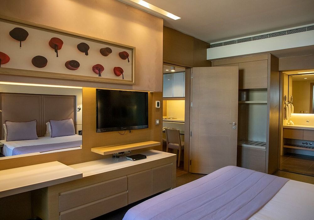 undefined Saifi Suites Hotel 2