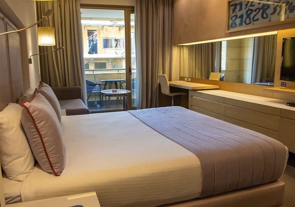 undefined Saifi Suites Hotel 4