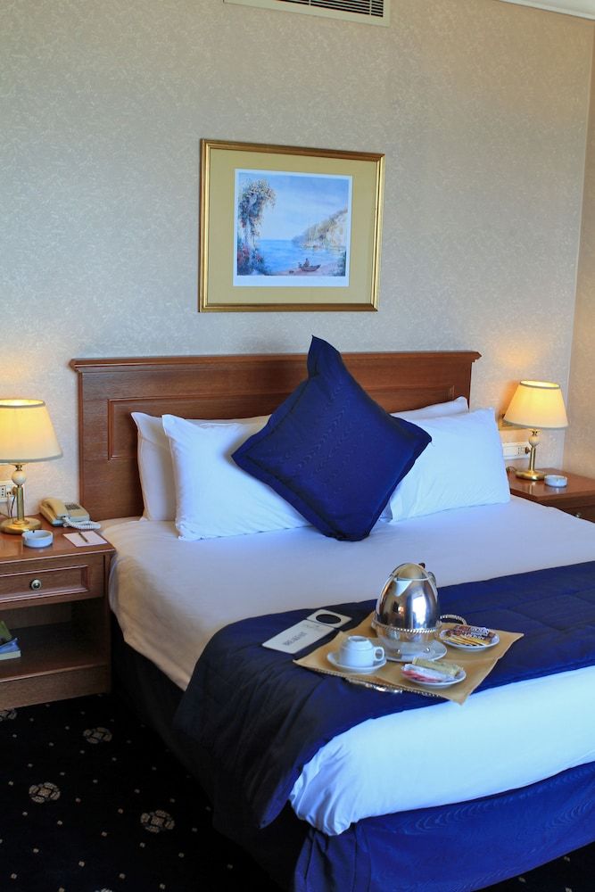 The Bayview Hotel Classic Room, City View 2