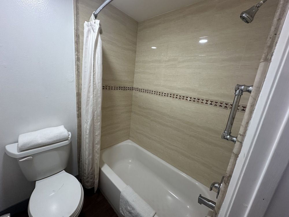 Palm Inn Hotel near Tyler Mall Riverside Family Suite, Multiple Beds, Non Smoking 5