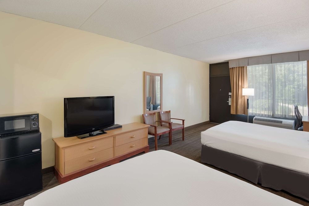 Best Western Inn Standard Room, 2 Queen Beds, Non Smoking, Refrigerator & Microwave