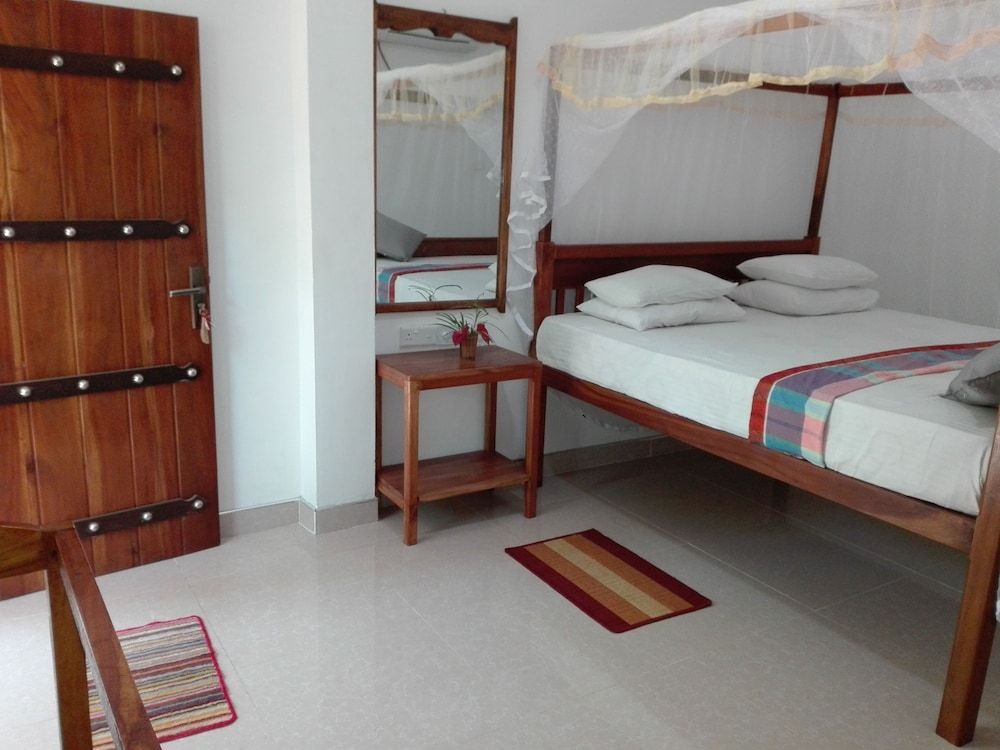Turtle Paradise Deluxe Double Room, 1 King Bed, Balcony, Partial Sea View 2