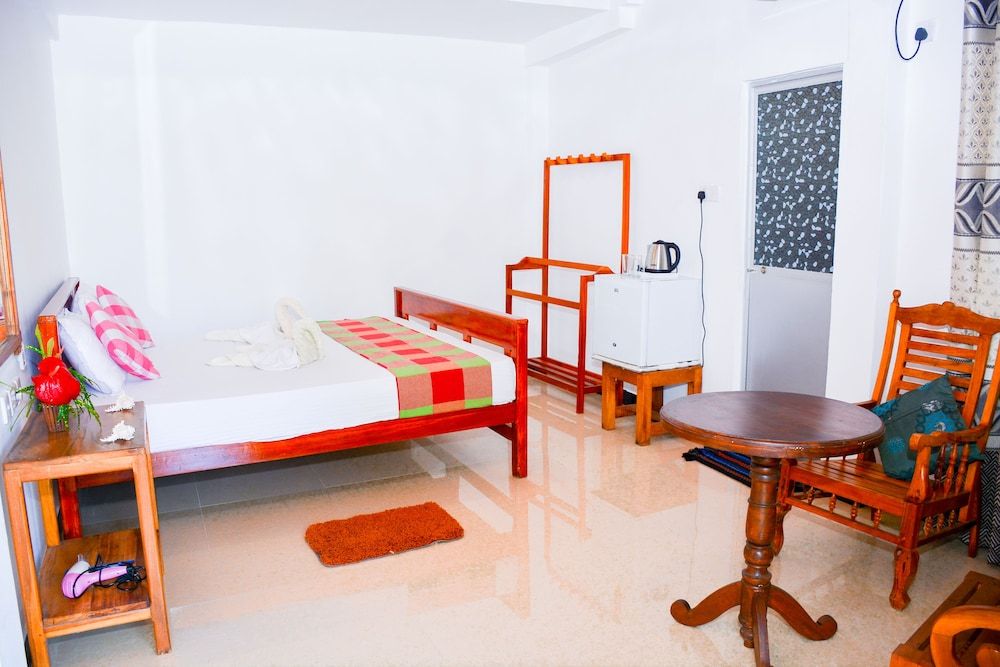Turtle Paradise Deluxe Double Room, 1 King Bed, Balcony, Partial Sea View 5