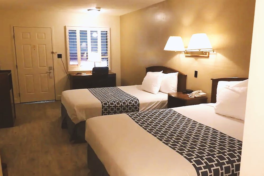 Standard Room, 2 Queen Beds, Non Smoking