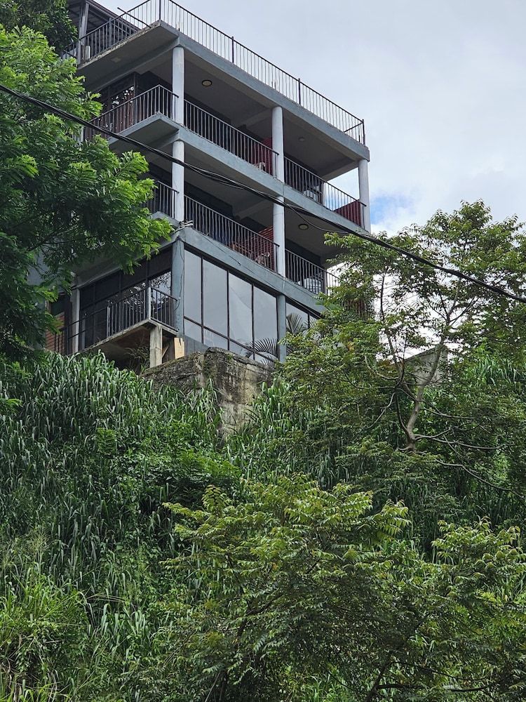 undefined Viewfront Ella 3