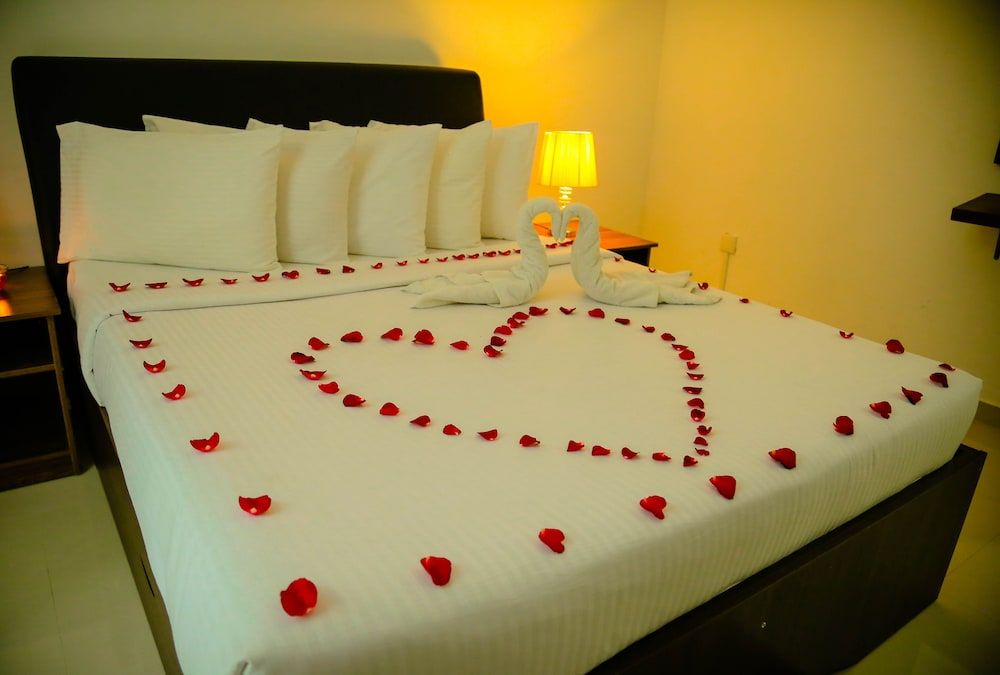 Nelinsa Kandy Deluxe Double Room, Pool View 3