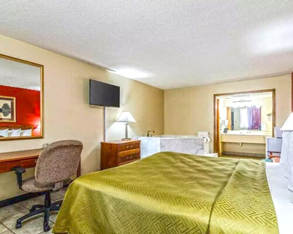 Marifah Inn Deluxe Room, 1 King Bed 3