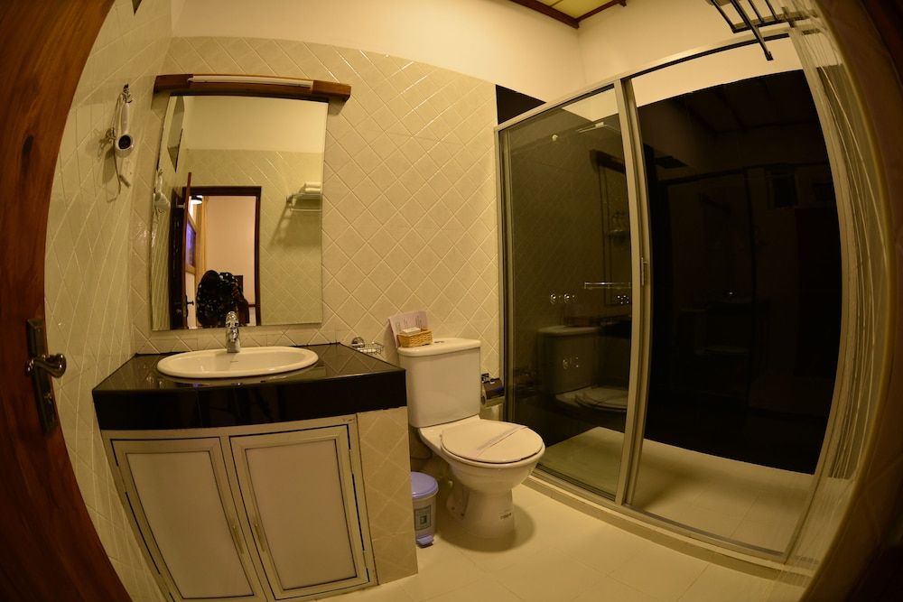 JC's Village Deluxe Double Room, 1 Bedroom, Pool View, Poolside 5