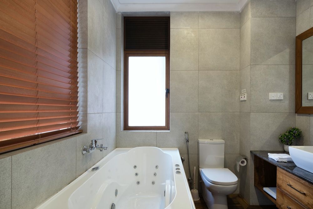 Lakeview Pointe Luxury Apartment, 3 Bedrooms, Balcony, Lake View 12