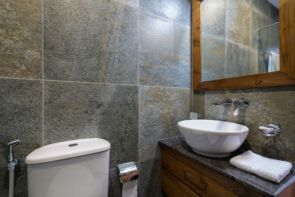 Lakeview Pointe Luxury Apartment, 3 Bedrooms, Balcony, Lake View 10