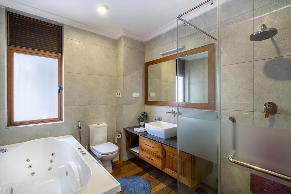 Lakeview Pointe Luxury Apartment, 3 Bedrooms, Balcony, Lake View 11