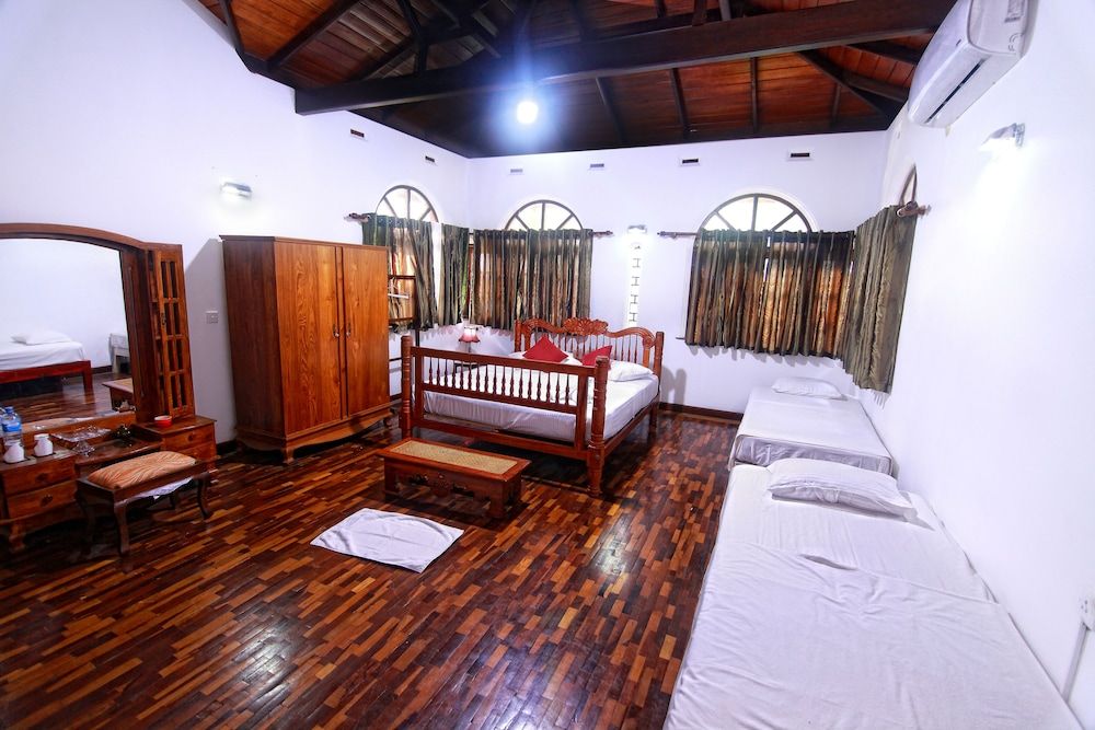 undefined Rockwood Villa 2