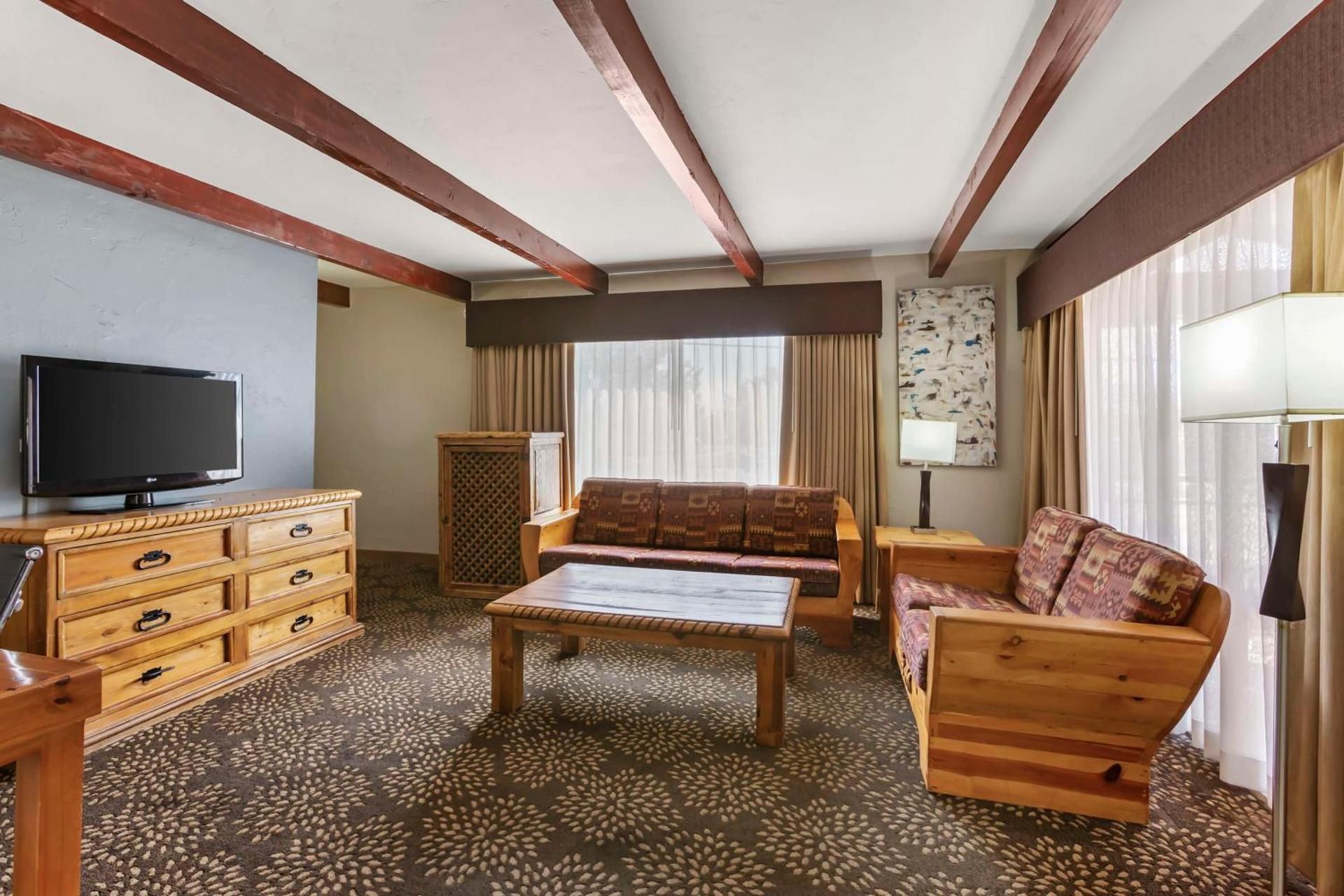 Suite - 2 Queen Beds, Nonsmoking