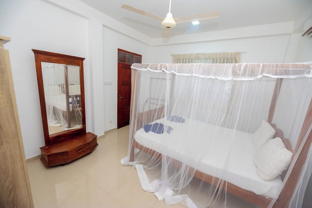 undefined Villa Almond Leaf 10