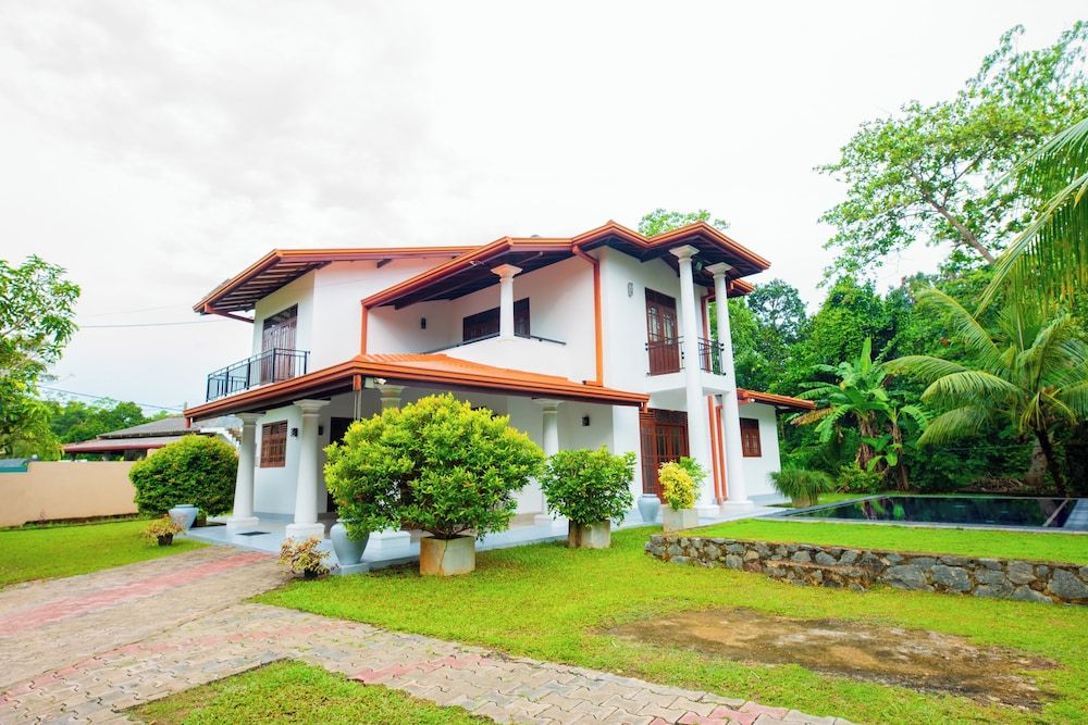 undefined Villa Almond Leaf 4