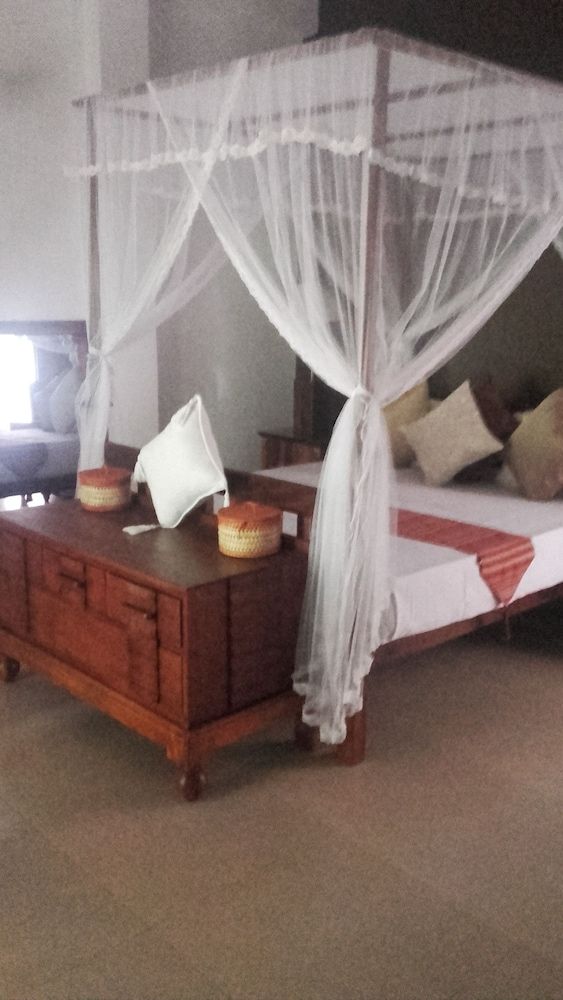 Asharo Sigiriya Villa Deluxe Room 2