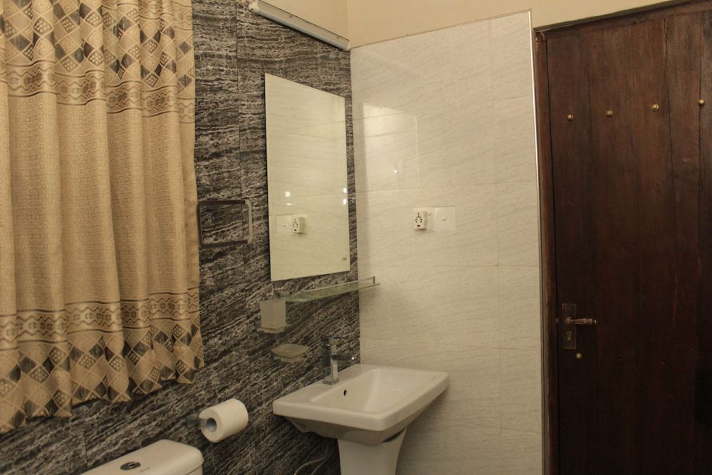 Serenity Sigiri Resort Deluxe Double Room 3